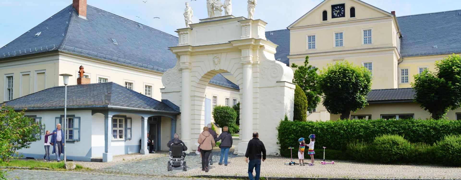 Portal der Schloss Hoym Stiftung